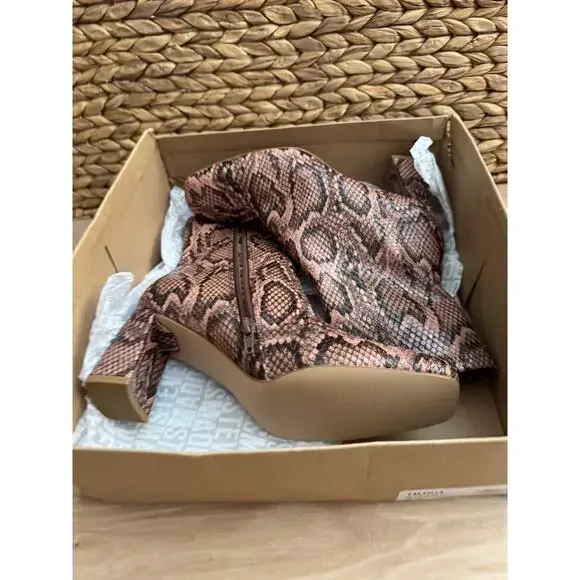 NWB! Steve Madden Harlie snake skin bootie - Picture 2 of 9